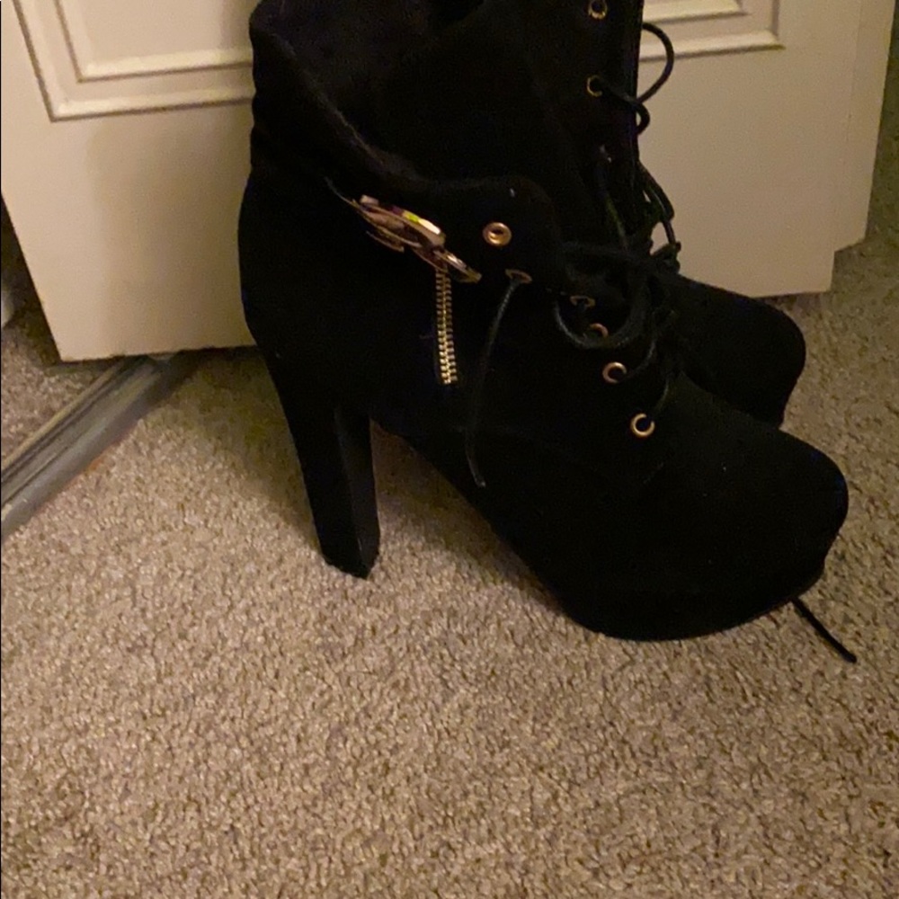 Boots - Picture 3 of 3
